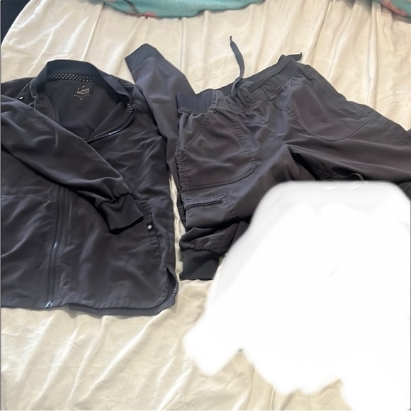 Bundle 2 piece dark grey woman’s scrubs - Picture 1 of 4